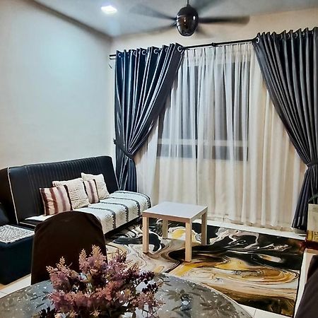 Leezahomestay Bayan Lepas Esterno foto