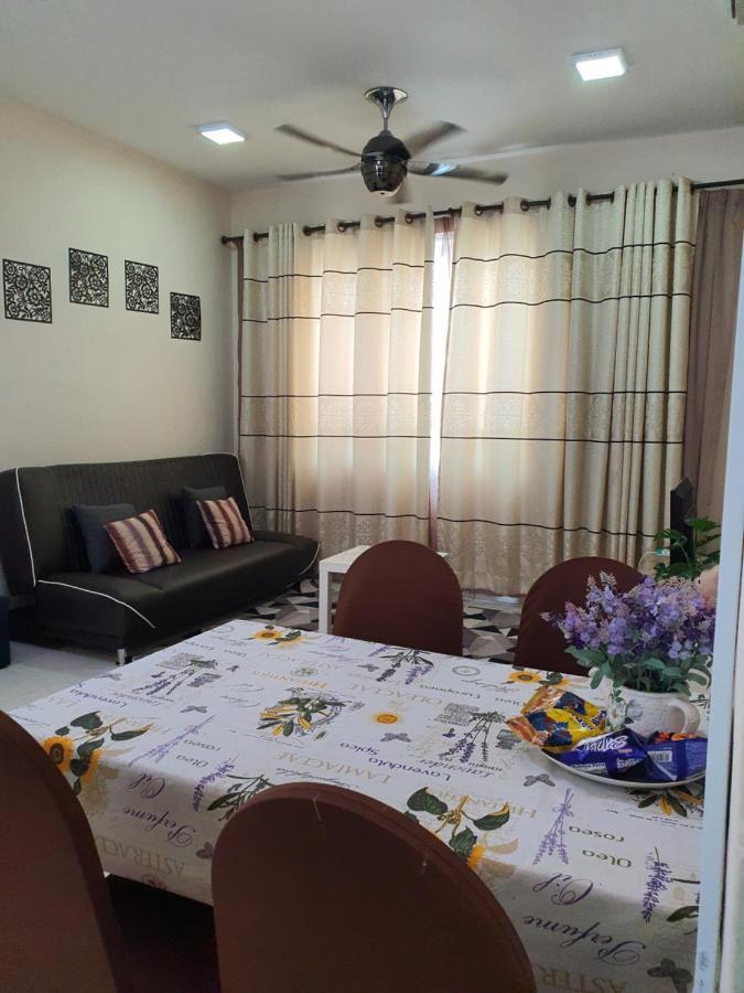 Leezahomestay Bayan Lepas Esterno foto